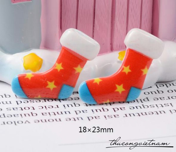 Mô Hình 2D Đôi Vớ Giáng Sinh Sao Vàng 1.8*2.3cm